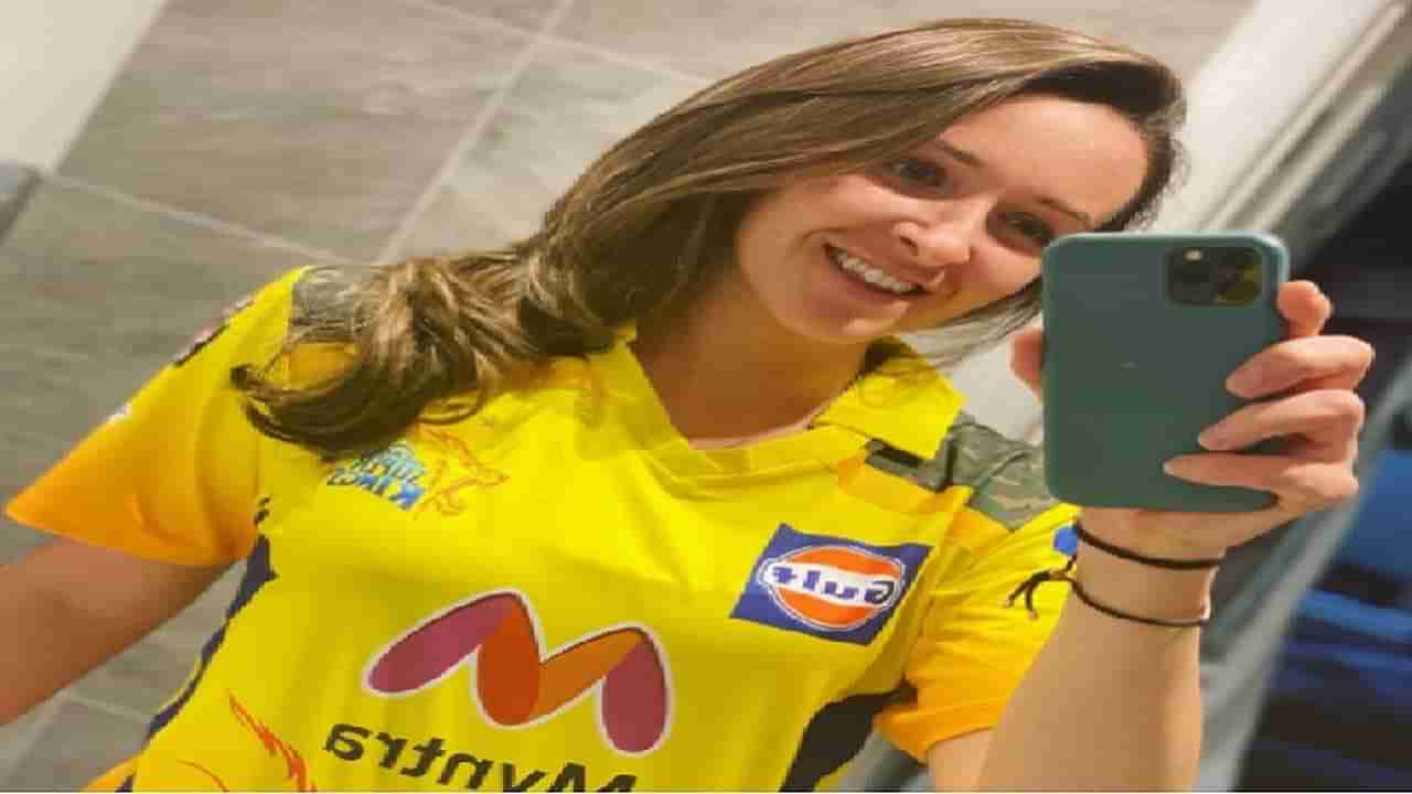आयपीएल सुरु झाल्यानंतर पुन्हा पिवळं प्रेम, चेन्नईची जर्सी परिधान केलेली ही महिला क्रिकेटपटू कोण?