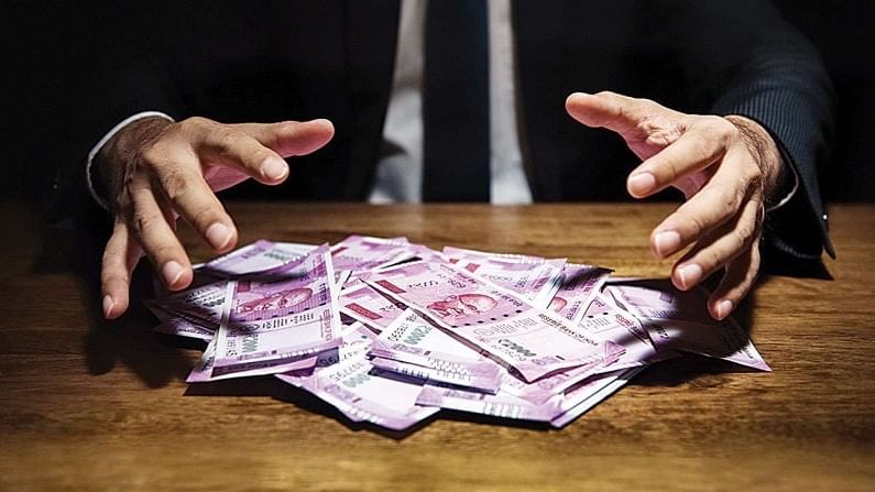 Bitcoin vs Mutual Funds : गुंतवणूक नेमकी कुठे करावी? कमी काळात जास्त फायदा कुठे? Bitcoin vs Mutual Funds : गुंतवणूक नेमकी कुठे करावी? कमी काळात जास्त फायदा कुठे?