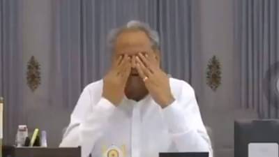 Video | ऑनलाईन संवाद साधताना लॉकडाऊन शब्द विसरले, अन् मुख्यमंत्री देशभरात ट्रोल, व्हिडीओ व्हायरल