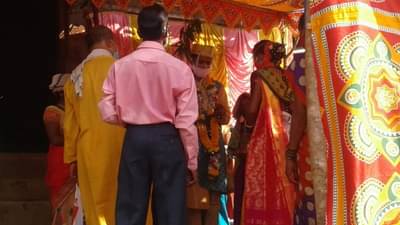कोरोना पॉझिटिव्ह नवरदेव बोहल्यावर! लग्न लांबलं अन् सगळं उघडं पडलं, अख्खं वऱ्हाड क्वारंटाईन
