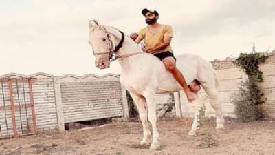 कोरोनाकाळात घोडेसवारी, रवींद्र जाडेजा म्हणतो, मी आता पूर्णपणे सुरक्षित...!