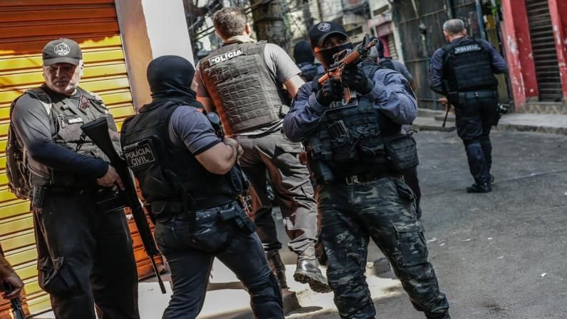 ब्राझीलमध्ये ड्रग्ज माफिया आणि पोलिसांमध्ये चकमक; 28 नागरिकांनी नाहक जीव गमावला