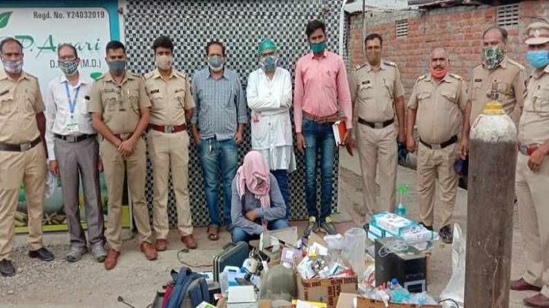 बारावी पास बोगस डॉक्टर, इंटरनेवरुन उपचार, प्रेमी युगुलांचे अवैध गर्भपात, पुस्तकं वाचून औषधं