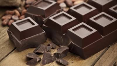 कोरोना काळात मनःस्थिती चांगली ठेवण्यासाठी आणि रोगप्रतिकारक शक्ती वाढवण्यासाठी आहारात डार्क चॉकलेटचा समावेश करा !