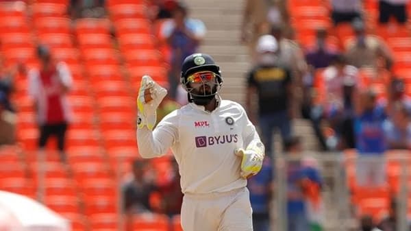 लिस्टमध्ये पाचव्या स्थानी आहे भारताचा युवा यष्टीरक्षक ऋषभ पंत (Rishabh Pant).पंतने 11 सामन्यांत 22 डावांमध्ये 40 बळी घेतले आहेत. ज्यात 35 झेल आणि 5 स्टंपिंग आहेत. सर्वाधिक स्टपिंग हे पंतच्या नावारच आहेत.