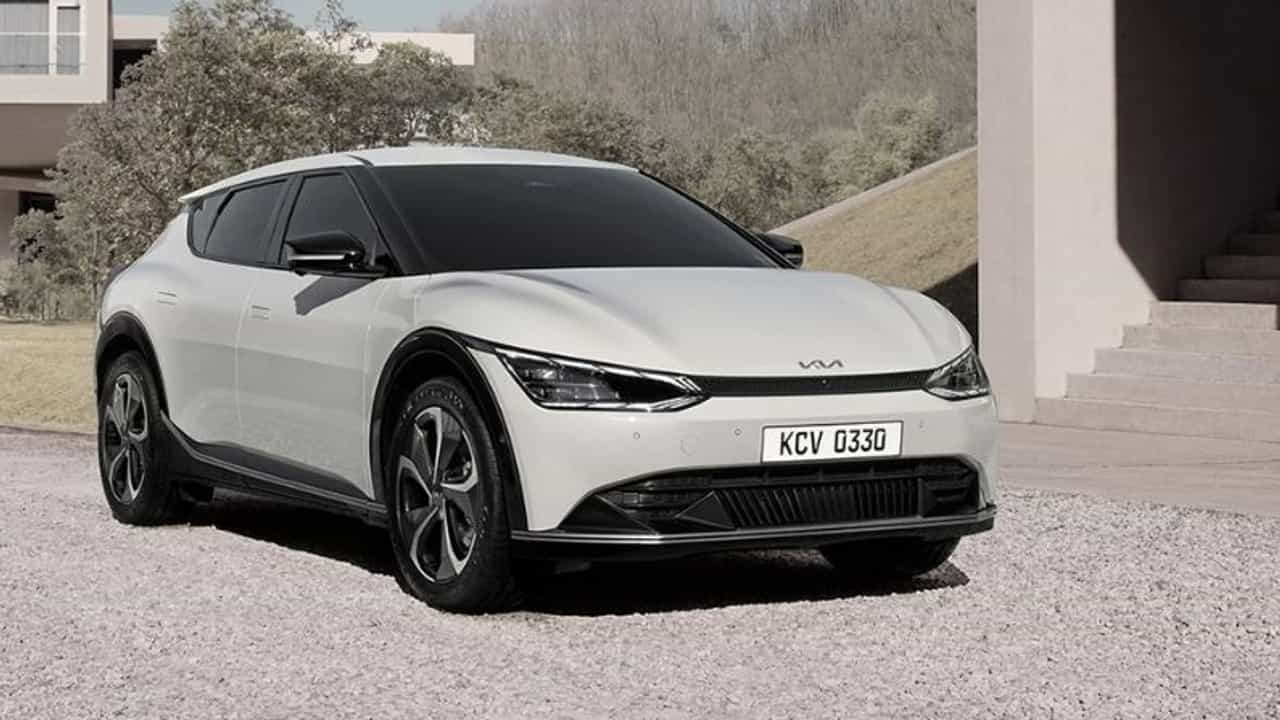 अवघ्या 18 मिनिटात 80% चार्ज, सिंगल चार्जमध्ये 510 KM रेंज, Kia च्या इलेक्ट्रिक कारसाठी ग्राहकांचा रांगा