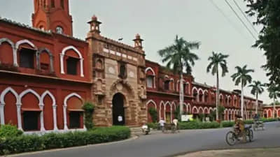 बाप रे! दोन आठवड्यात 15 प्राध्यापकांचा कोरोनाने मृत्यू; अलिगढ मुस्लिम विद्यापीठात दहशत