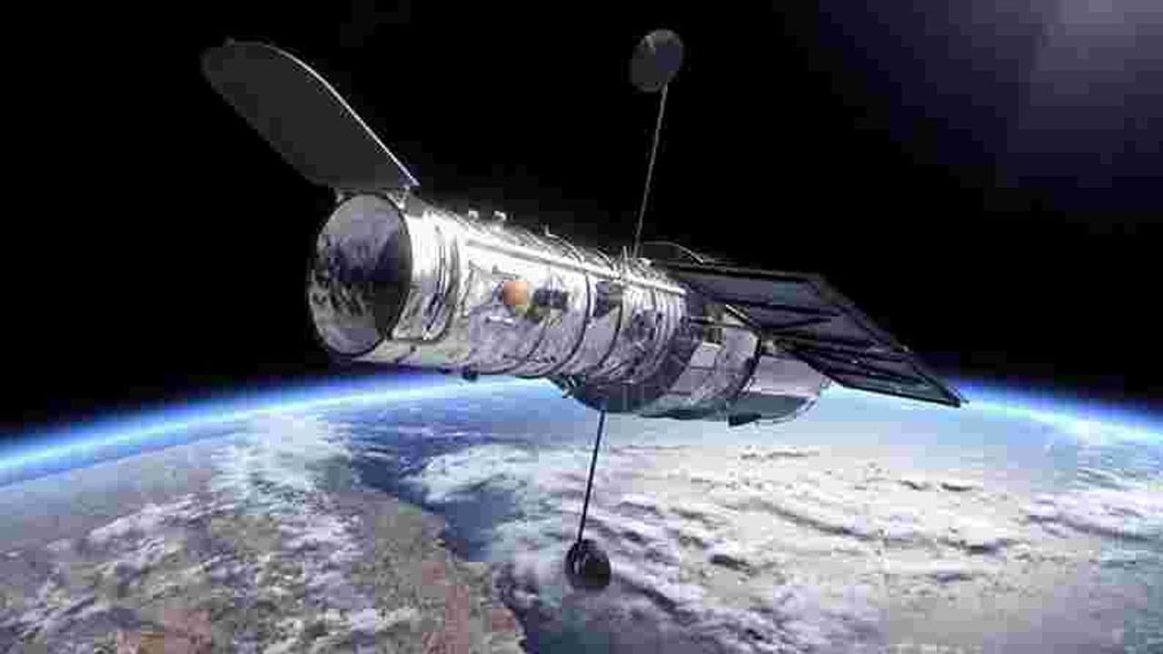नासाची हबल स्पेस टेलीस्कोप(Hubble Space Telescope) 1990 मध्ये सुरू करण्यात आली होती आणि तेव्हापासून ती कार्यरत आहे. मागील 31 वर्षांच्या कारकीर्दीत, त्याने ब्रम्हांडाची काही उत्तम चित्रे आपल्या कॅमेर्‍यामध्ये कॅप्चर केली आहेत आणि ती पृथ्वीवर पाठविली आहेत. याद्वारे शास्त्रज्ञांना ब्रम्हांडाविषयी आणि ग्रहांविषयी अधिक चांगले जाणून घेता आले आहे.