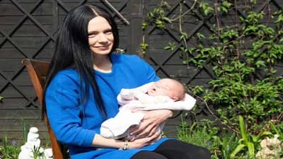 PHOTOS : फोनवर बोलता बोलता प्रसुती झाली, वेदनेशिवाय 27 सेकंदात बाळाला जन्म, वाचा नेमकं काय झालं?