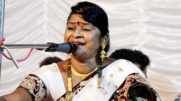वडील कडिया काम करायचे, गाणं शिकल्या नाहीत, पण आवाज दमदार; वाचा, वैशाली शिंदे कशा घडल्या?