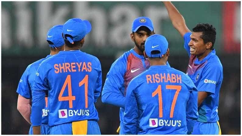 टीम इंडिया जुलै महिन्यात श्रीलंका दौऱ्यावर (India tour of Sri Lanka in July) जाणार असल्याची माहिती बीसीसीआय अध्यक्ष सौरव गांगुलीने (Sourav Ganguly) काही दिवसांपू्र्वी दिली. टीम इंडियाची बी टीम या दौऱ्यावर जाणार आहे. याच वेळेस टीम इंडियाचा पहिला संघ हा इंग्लंड दौऱ्यावर जाणार आहे. त्या संघात अनुभवी खेळाडूंचा समावेश आहे. त्यामुळे या श्रीलंका दौऱ्यासाठी युवा खेळाडूंन खेळण्याची संधी मिळणार आहे.
