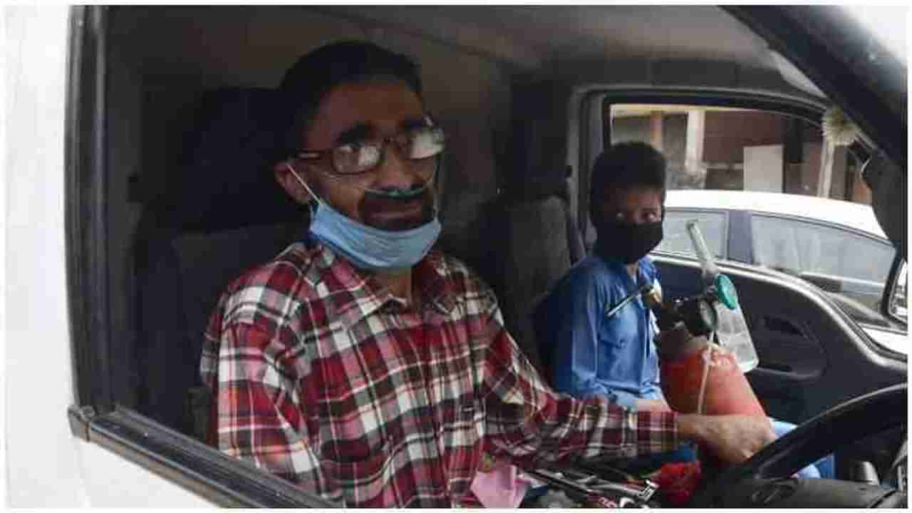 नाकात ऑक्सिजनची नळी, उरात रुग्णसेवेची बांधिलकी; श्रीनगरच्या वाहनचालकाचा महामारीत अनोखा आदर्श