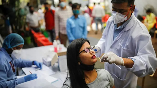 Coronavirus Updates: देशातील कोरोना रुग्णांच्या संख्येत पुन्हा किंचित वाढ; 24 तासांत 2219 जण दगावले