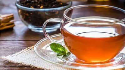 तुळशी-काळी मिरीच्या काढ्याचे चमत्कारीक फायदे; प्रतिकारशक्ती वाढण्यासह अन्य त्रासांतून होईल सुटका