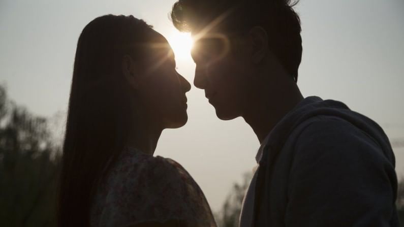 Sex Partners: आयुष्यात एका व्यक्तीचे किती सेक्स पार्टनर्स असतात, चकीत करणारी आकडेवारी समोर Sex Partners: आयुष्यात एका व्यक्तीचे किती सेक्स पार्टनर्स असतात, चकीत करणारी आकडेवारी समोर