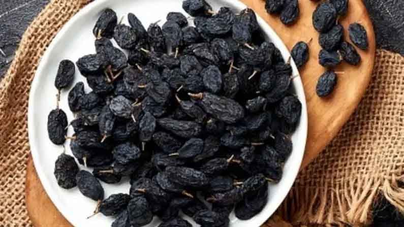Benefits of Black Raisins : केसांपासून ते हृदयापर्यंत अनेक समस्यांवर गुणकारी ठरेल ‘काळ्या मनुक्या’चे सेवन!