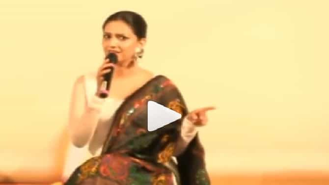 VIDEO | लोक म्हणायचे, तू देवाचं करतेस, तुझ्या मुलीच्या आयुष्यात असं का व्हावं? तेजश्री प्रधानच्या आईचं मन जिंकणारं उत्तर
