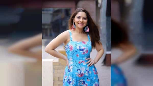सिनेसृष्टीची ‘अप्सरा’ अर्थात अभिनेत्री सोनाली कुलकर्णी नेहमीच आपल्या अदाकारीनं प्रेक्षकांचं मन जिंकते. नवनवीन फोटोशूट करत ती चाहत्यांशी कनेक्ट होते.