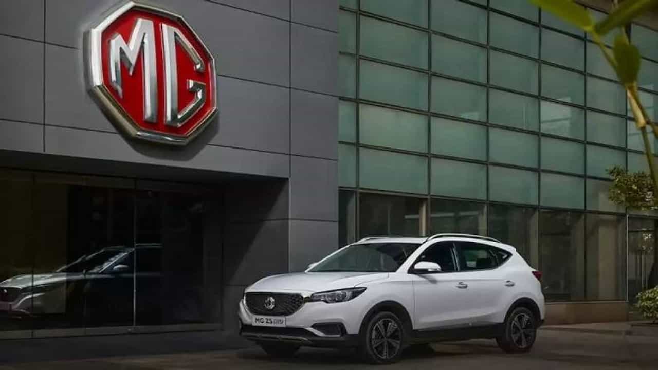 दुरुस्ती आणि मेंटेनन्सचे अधिकचे पैसे विसरा, MG Motors चं ग्राहकांना गिफ्ट, फ्री सर्व्हिसिंग, वॉरंटी वाढवली