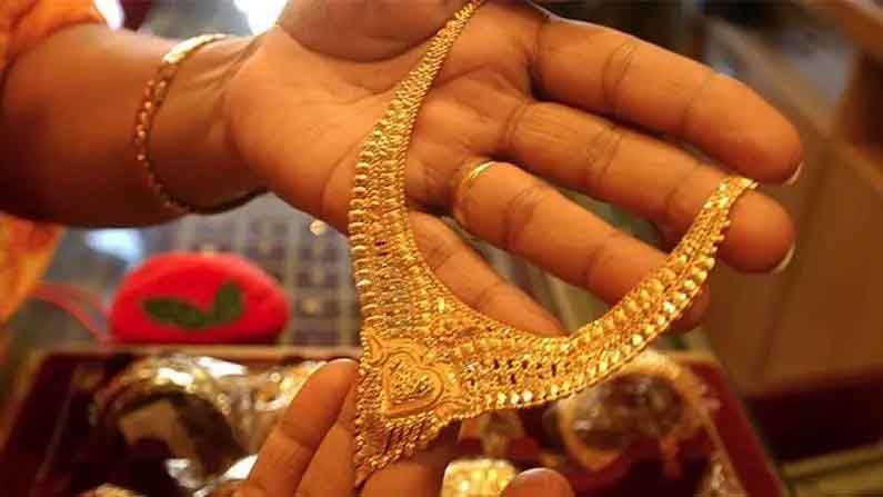 Gold Price Today: आठवड्याच्या पहिल्याच दिवशी सोने स्वस्त, 10 ग्रॅम सोन्याचे दर जाणून घ्या Gold Price Today: आठवड्याच्या पहिल्याच दिवशी सोने स्वस्त, 10 ग्रॅम सोन्याचे दर जाणून घ्या
