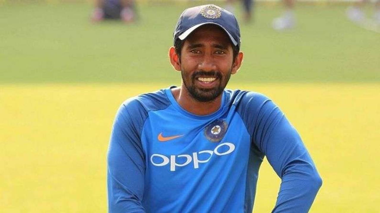 Wriddhiman Saha | रिद्धीमान साहाला दुसऱ्यांदा कोरोनाची बाधा, टीम इंडियाच्या  अडचणीत वाढ? | Team india and srh batsman wriddhiman saha tested corona  positive for 2nd time | TV9 Marathi