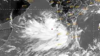 Tauktae Cyclone | मुंबईच्या आकाशात काळ्या ढगांची गर्दी, दक्षिण मुंबई, उपनगरात पावसाच्या सरी