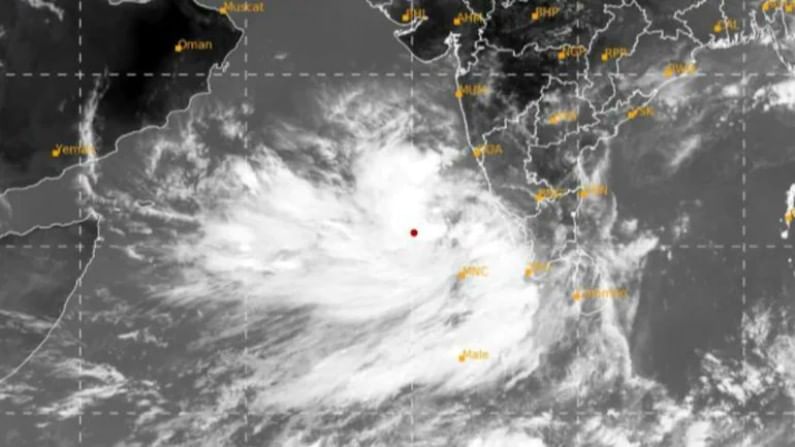 Tauktae cyclone | येत्या 12 तासात चक्रीवादळ कोकण किनारपट्टीवर धडकणार, मुंबईसह इतर जिल्ह्यांची स्थिती काय?