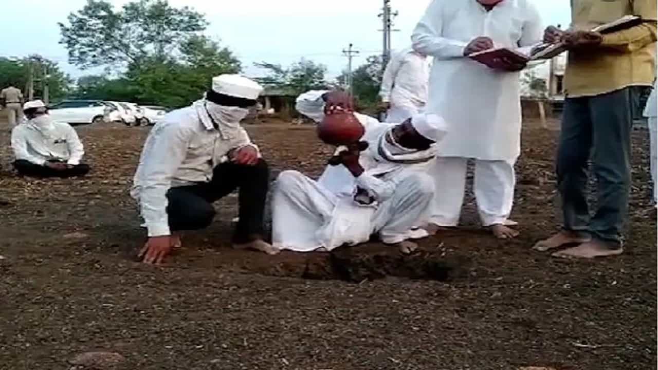 Bhendwal Prediction : पावसाचं प्रमाण, पिकांचा भाव, कोरोनाचं संकट, राजकारणाची परिस्थिती, भेंडवळच्या भविष्यवाणीत काय काय?, वाचा...