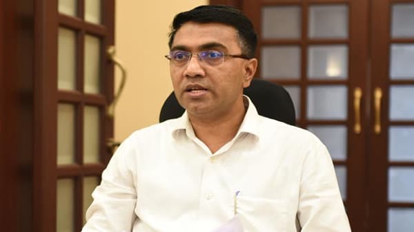 आप सगळीकडे काँग्रेसची जागा घेतंय? गोव्यात भाजपला कडवं आव्हान देण्याच्या तयारीत, वाचा काय आहे नवा सर्व्हे?