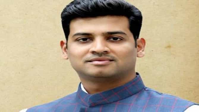 खराब व्हेंटिलेटर्स मिळाले म्हणून थेट केंद्रावर आरोप, वाचा कोण आहेत खासदार श्रीकांत शिंदे?