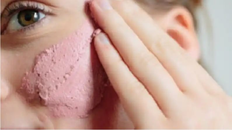 Beauty Tips : गुलाबी त्वचेसाठी 'हे' नैसर्गिक उपाय नक्की ट्राय करा !