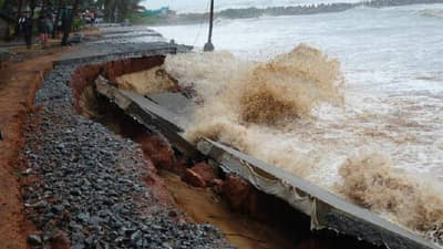 Tauktae Cyclone : रायगडमध्ये समुद्र किनाऱ्यावरील 64, तर खाडी किनाऱ्यावरील 128 गावांना सतर्कतेचा इशारा
