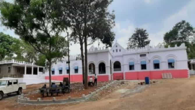 20 वर्षांपासून बंद रुग्णालयात आता 300 रुग्णांवर उपचार, भाजप-संघ स्वयंसेवकांची कमाल; 15 दिवसात उभारलं कोविड सेंटर