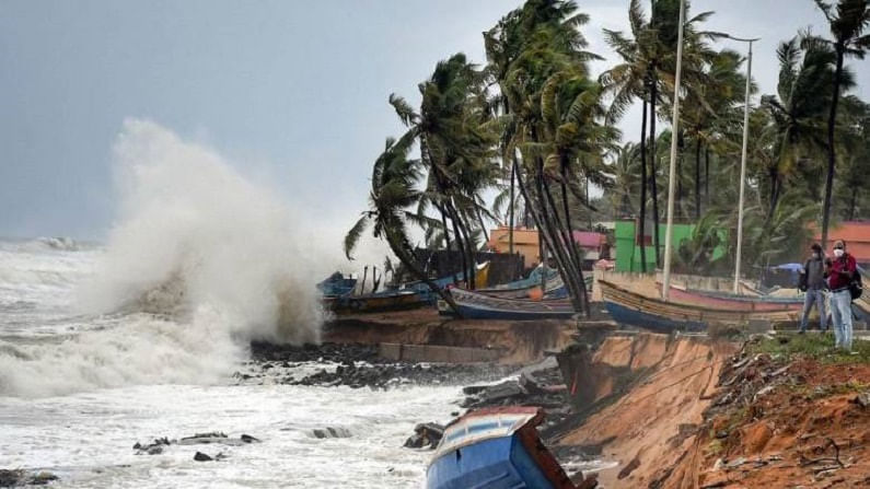 Cyclone in Maharashtra : रत्नागिरी, सिंधुदुर्ग, रायगडमधील 6 हजार 500 पेक्षा जास्त नागरिक सुरक्षित स्थळी स्थलांतरित, प्रशासनाची खबरदारी