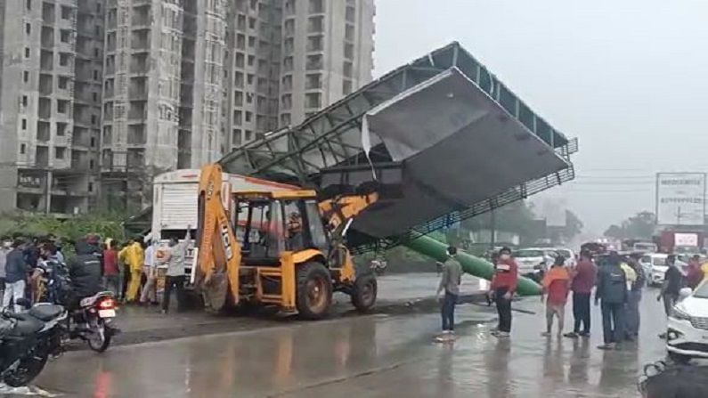 Cyclone Tauktae Tracker LIVE Mumbai rain Updates | रायगडमध्ये 2 महिलांसह चार जणांचा मृत्यू, 5249 घरांचे नुकसान Cyclone Tauktae Tracker LIVE Mumbai rain Updates | रायगडमध्ये 2 महिलांसह चार जणांचा मृत्यू, 5249 घरांचे नुकसान