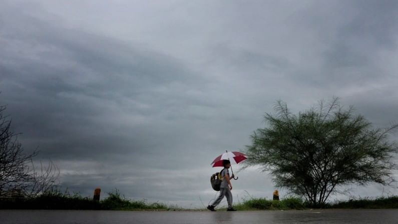 Weather Alert: मान्सूनचा पाऊस वेशीवर दाखल; कोकण किनारपट्टीवर काळ्या ढगांची गर्दी