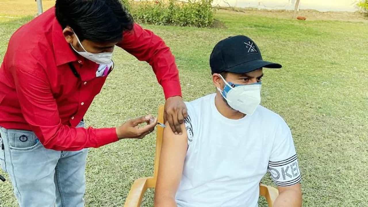 कुलदीप यादवला गेस्ट हाऊसवर कोरोना लस, चौफेर टीकेनंतर प्रशासनाचे चौकशीचे आदेश