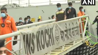 INS कोची जहाजातून 184 जणांची सुटका, 6 मृतदेह हाती, अरबी समुद्रात रेस्क्यू ऑपररेशन सुरुच