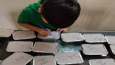 कोरोना महामारीत हा मुलगा नेटकऱ्यांचं मन जिंकतोय, या चिमुकल्याची सोशल मीडियावर चर्चा, फोटो एकदा पाहाच