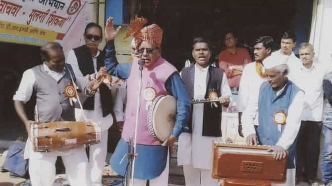 जलसे जिवंत राहण्याची तळमळ, शाहिरीत नवे प्रयोग; वाचा, शाहीर इंगळे आणि त्यांची जडणघडण