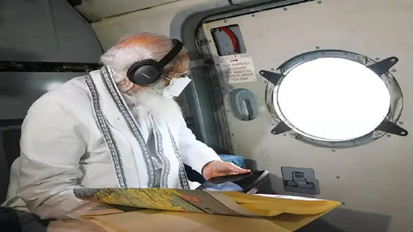 गुजरातला एक हजार कोटींचं पॅकेज, वादळात दगावलेल्यांच्या कुटुंबीयांना 2 लाख; मोदींची मोठी घोषणा
