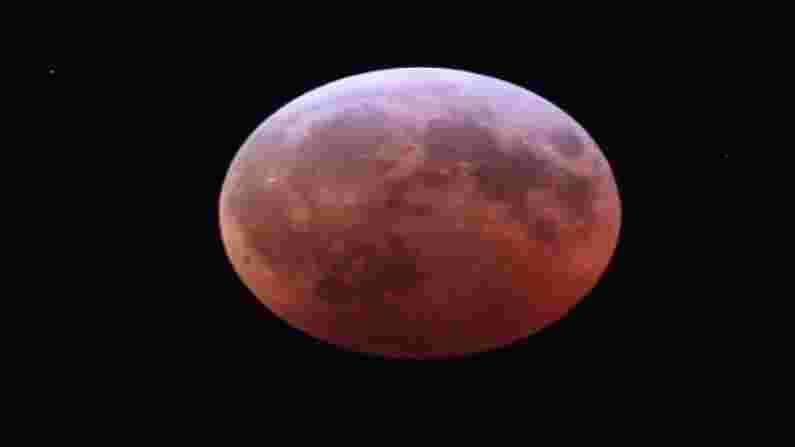 पुढच्या आठवड्यात दिसणार वर्षातील शेवटचा 'सुपर फ्लॉवर मून', जाणून घ्या भारतात कसे दिसेल चंद्रग्रहण