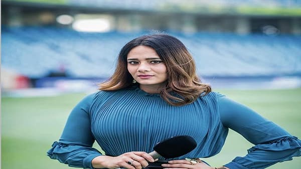 तुझ्या सौंदर्याचं वर्णन शब्दात शक्य नाही, डेटवर येतेस का? चाहत्याच्या प्रश्नावर मयंती लँगरचं मजेदार उत्तर