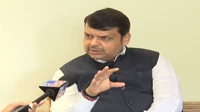 कोकणावर राजकारणासाठी जेवढं प्रेम केलं जाते, तेवढंच प्रेम अशा संकटाच्या काळातही केलं जावं, फडणवीसांचा मुख्यमंत्र्यांना टोला