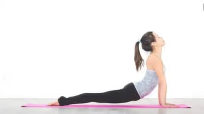 Belly fat : पोटावरील चरबी 10 दिवसात कमी करण्यासाठी भुजंगासन फायदेशीर, वाचा !