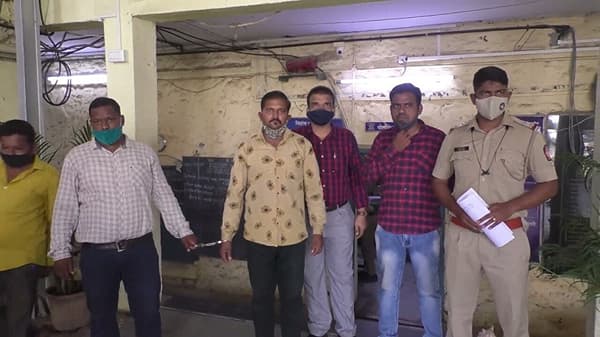 ती कामयानी एक्सप्रेसमध्ये चढली, सोबत कुणी नाही बघून तोही चढला, पोलीस असल्याचं बतावलं आणि.......