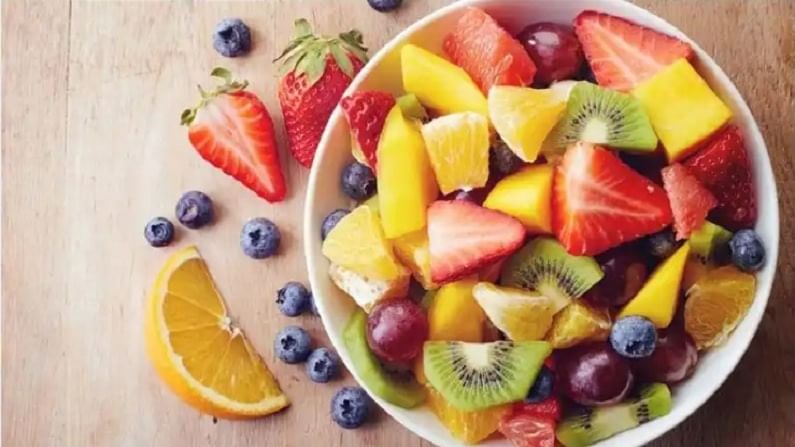 व्हिटॅमिन सी ताणतणाव कमी करण्यास उपयुक्त ठरते. संत्री, स्ट्रॉबेरी, द्राक्षे अशी फळे खाल्ल्यास तणाव कमी होण्यास मदत होते.