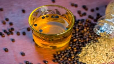 रोगप्रतिकारक शक्ती वाढवण्यासाठी प्या काळ्या मिरीचे पाणी, वाचा अधिक फायदे !