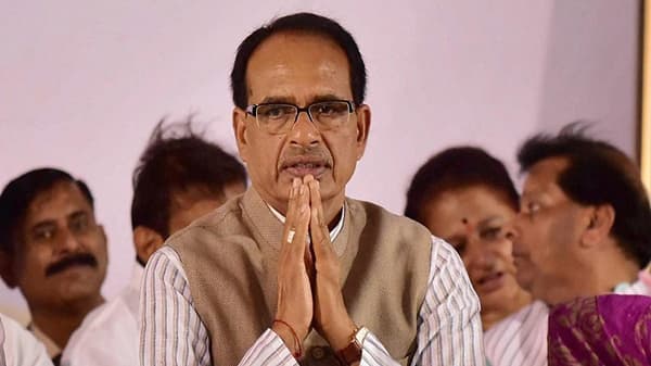 दिल्ली पाठोपाठ मध्य प्रदेश सरकारचा मोठा निर्णय, कोरोनामुळे मृत्यू पावलेल्यांच्या कुटुंबाला 1 लाखाच्या मदतीची घोषणा