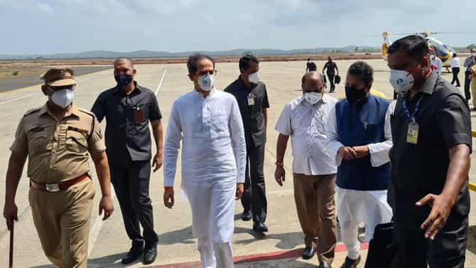 मोदी संवेदनशील, पण मी विरोधी पक्षनेत्यासारखं वैफल्यग्रस्त नाही, उद्धव ठाकरेंचा जहरी वार